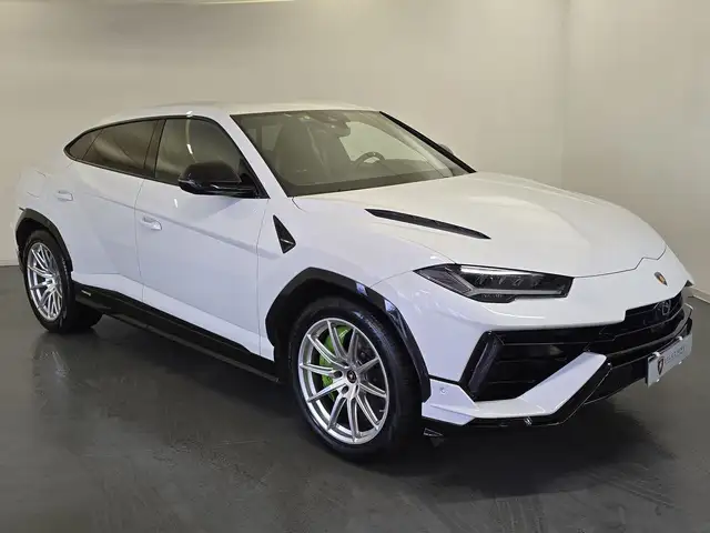 Lamborghini Urus view 5