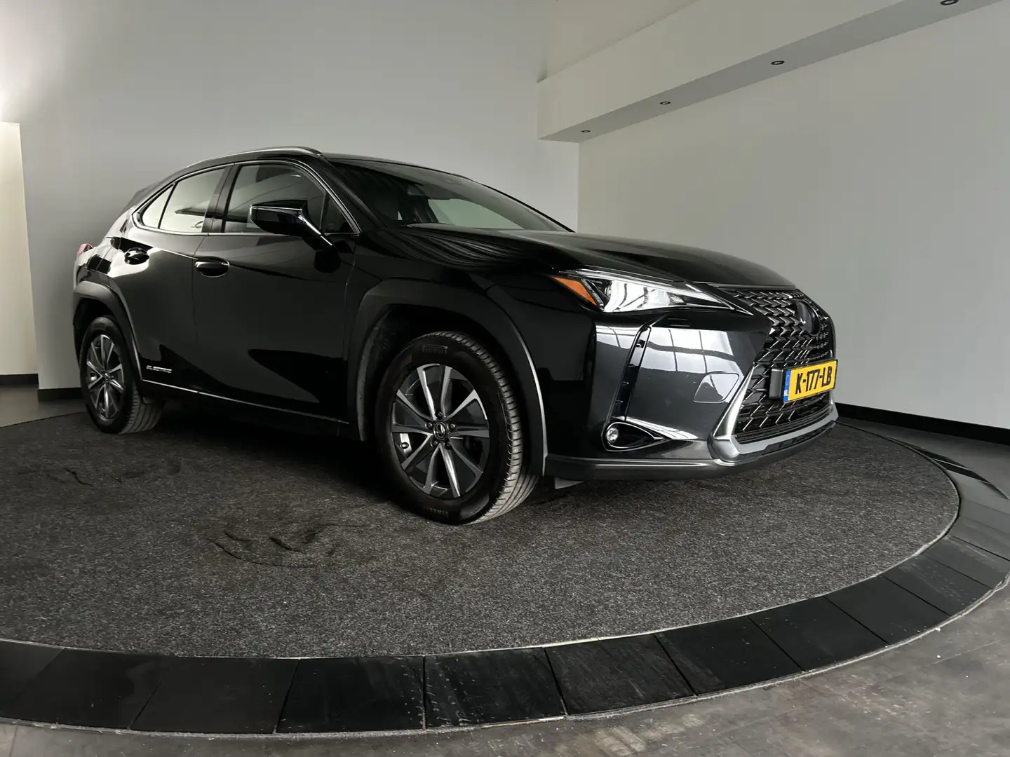 Lexus UX 300e Business 54 kWh Elektrisch Rijden in Stijl | Nette Schwarz - 1