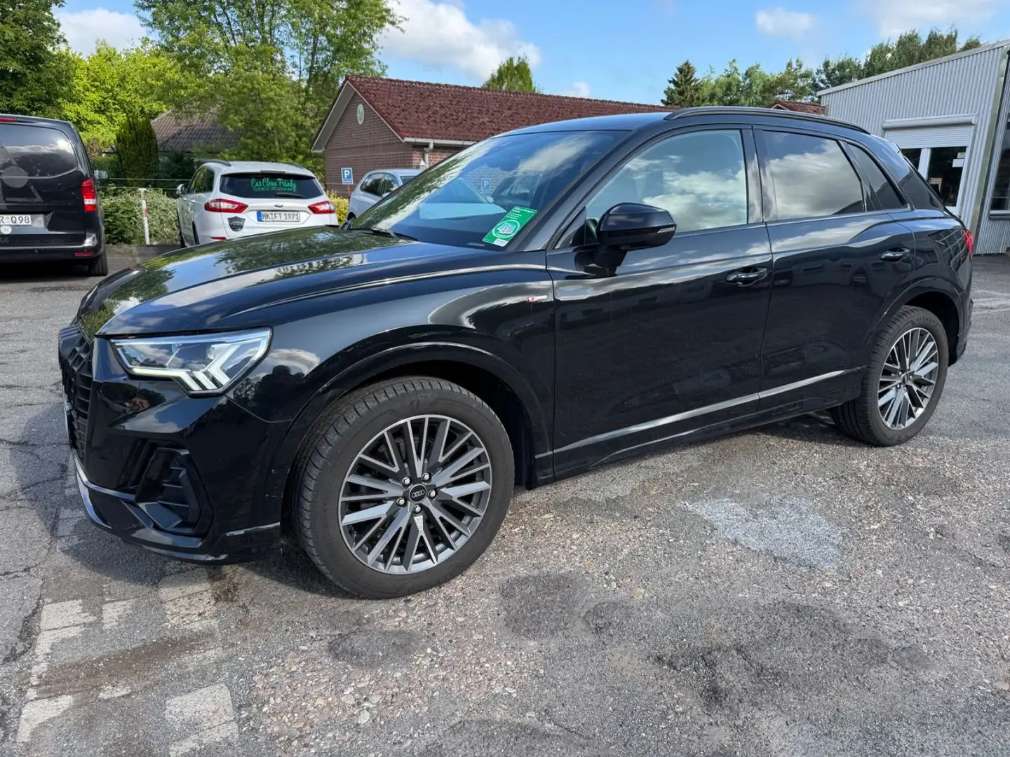 Audi Q3 35 TDI S line Navi/LED/Sitzheizung Schwarz - 1