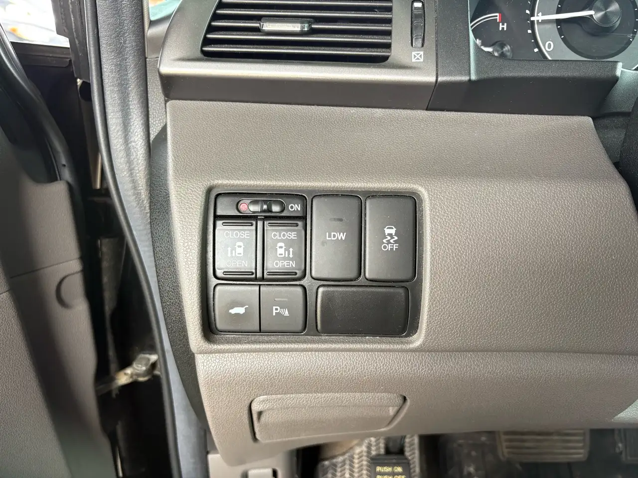 Honda Odyssey снимка Honda Odyssey