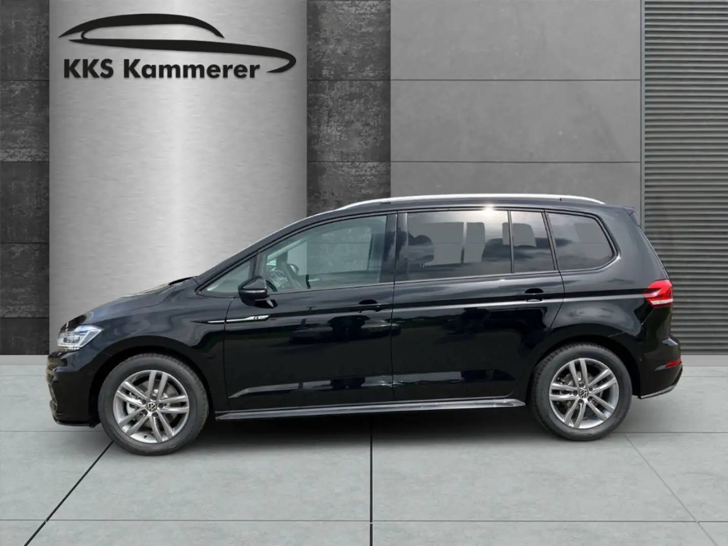 Volkswagen Touran R-Line 1.5 TSI DSG AHK. Navi, IQ-Light, Frontschei Černá - 2