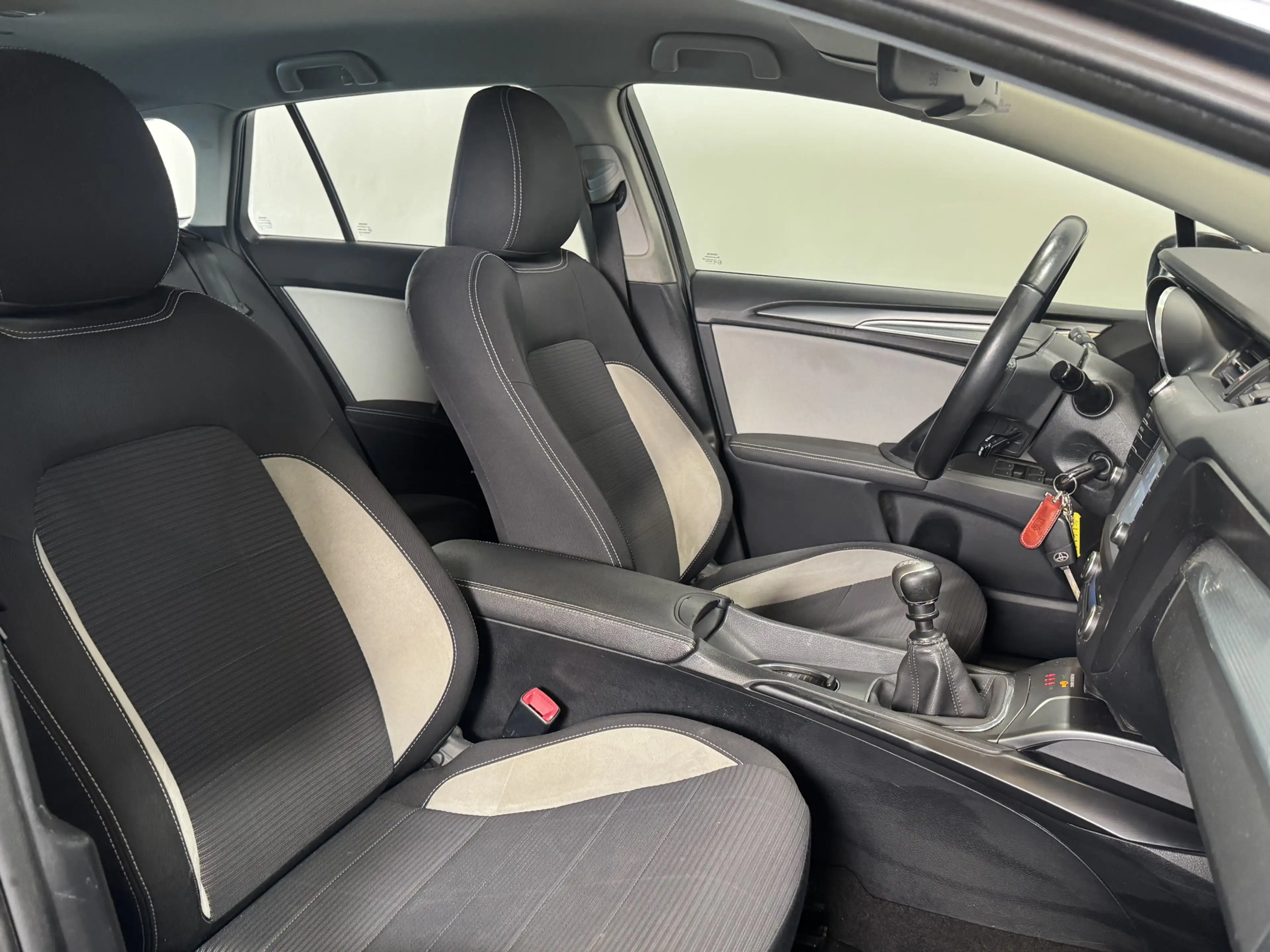 Toyota Avensis Touring Sports 1.8 VVT-i Aspiration | Trekhaak | N — photo 9