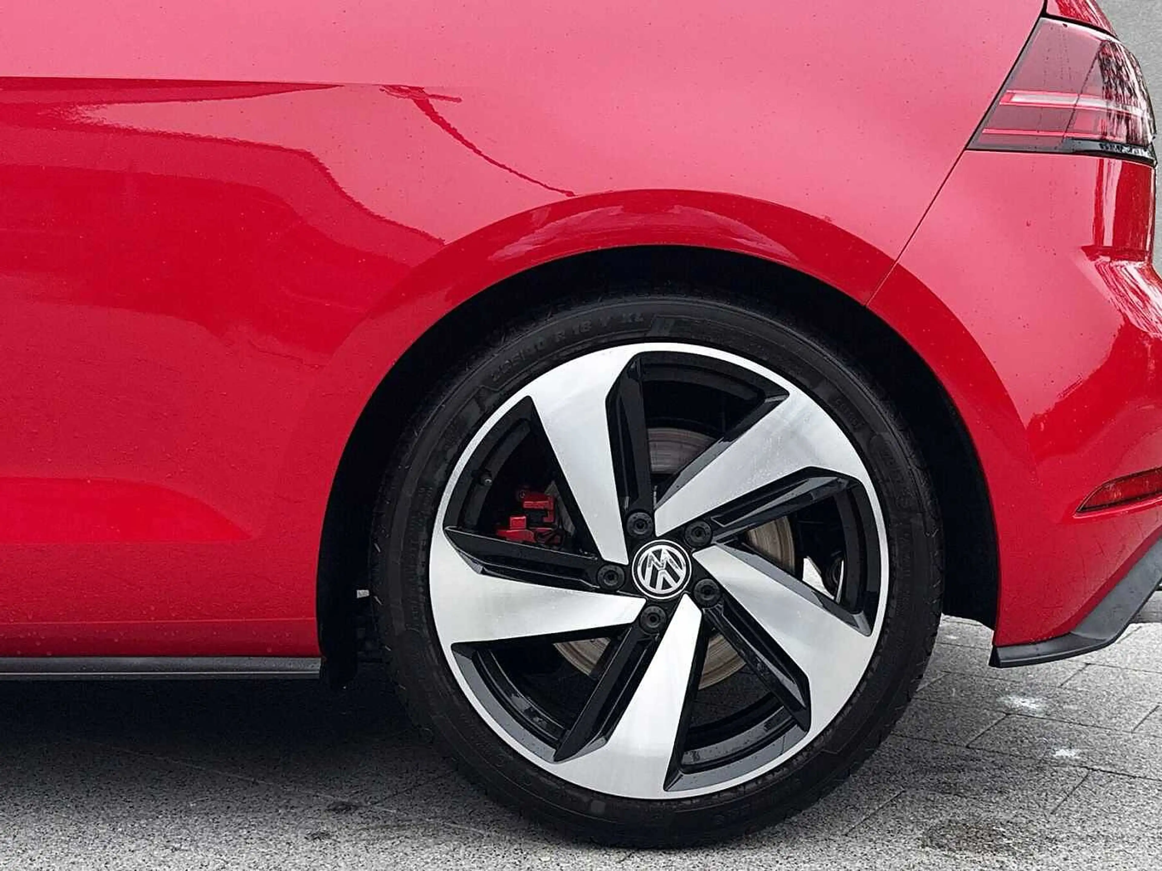Volkswagen Golf GTI Golf VII GTI DSG Performance — photo 9