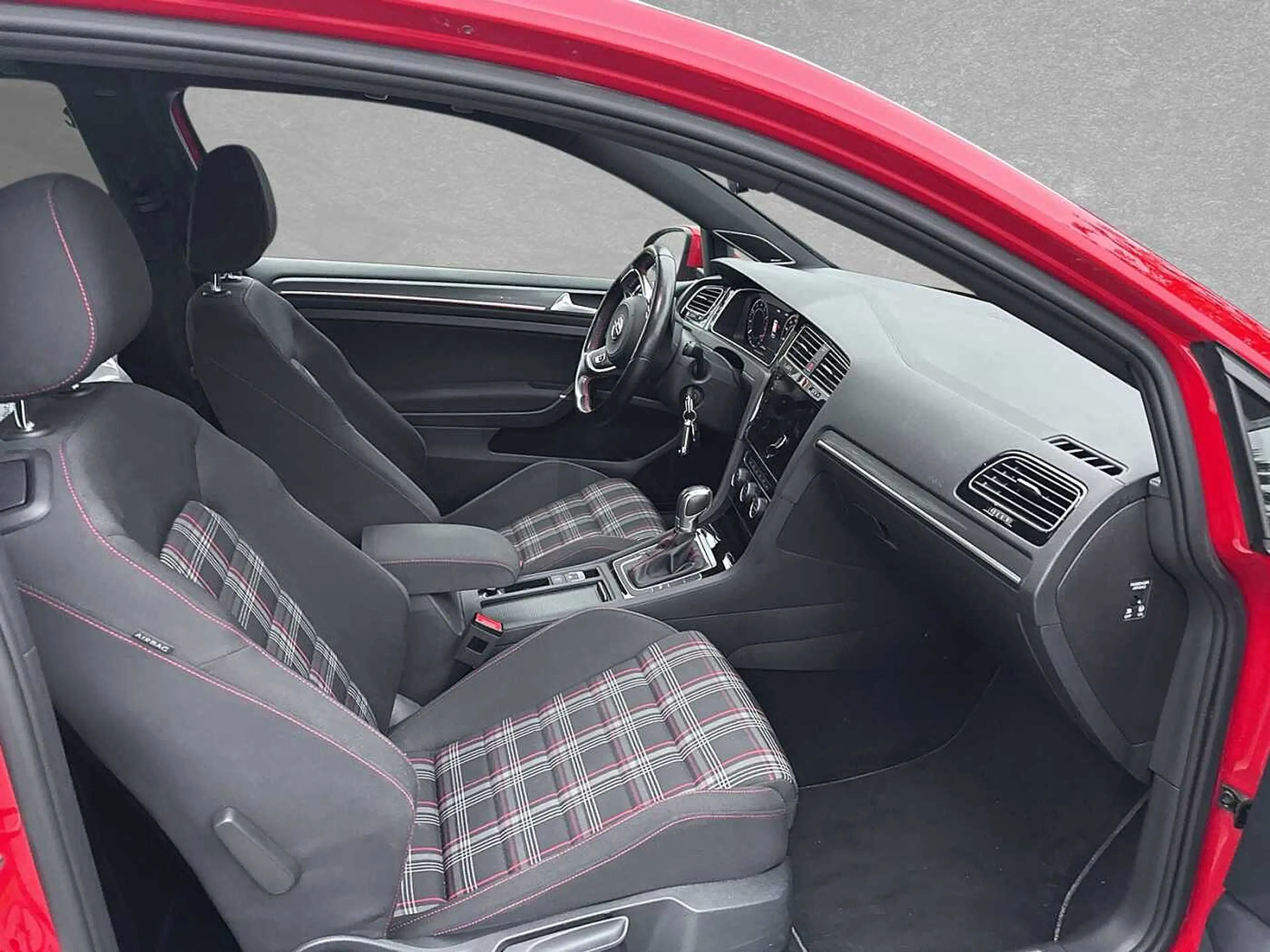 Volkswagen Golf GTI Golf VII GTI DSG Performance — photo 3