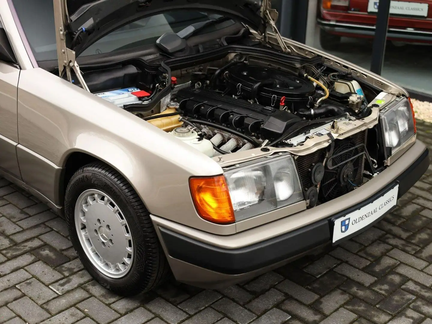 Mercedes-Benz 300 CE Zilver - 2