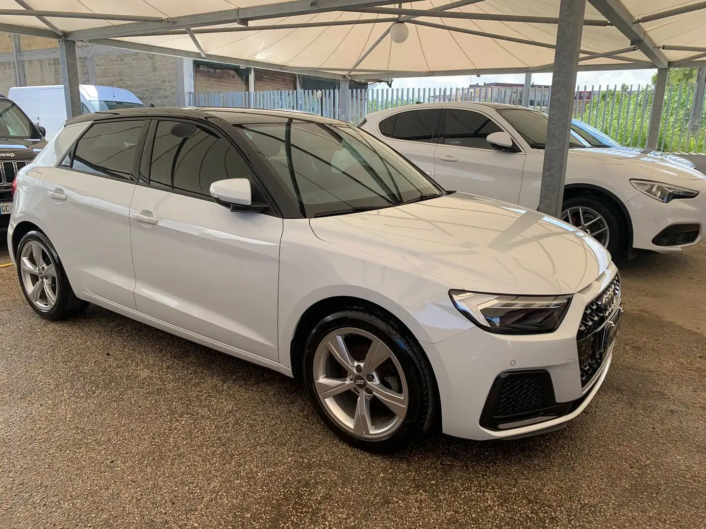 Audi A1 A1 Sportback Sportback1.0 tfsi Admired s-tronic Blanc - 1