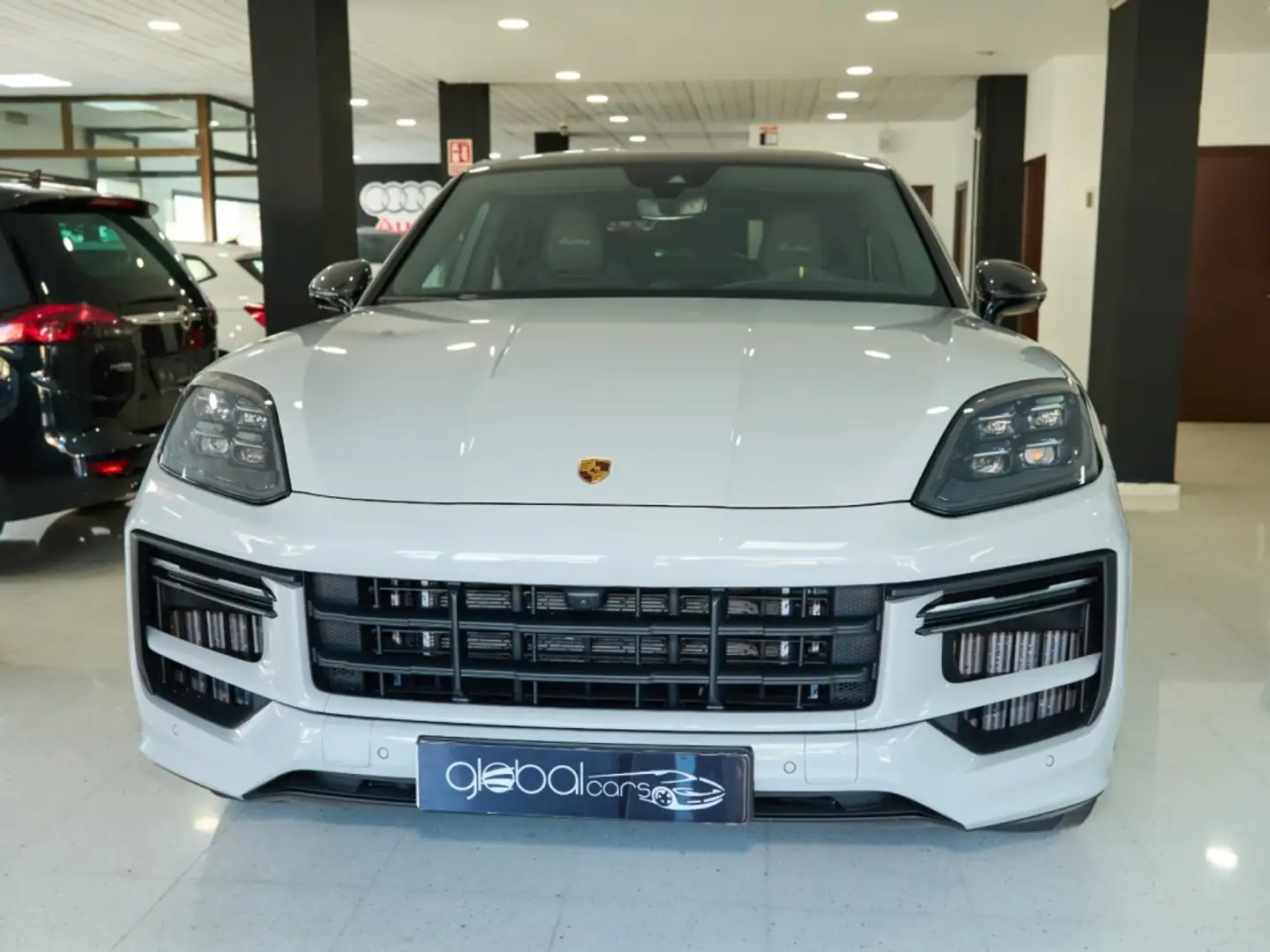 Porsche Cayenne Coupé E-Hybrid Turbo GT Aut. Gris - 2