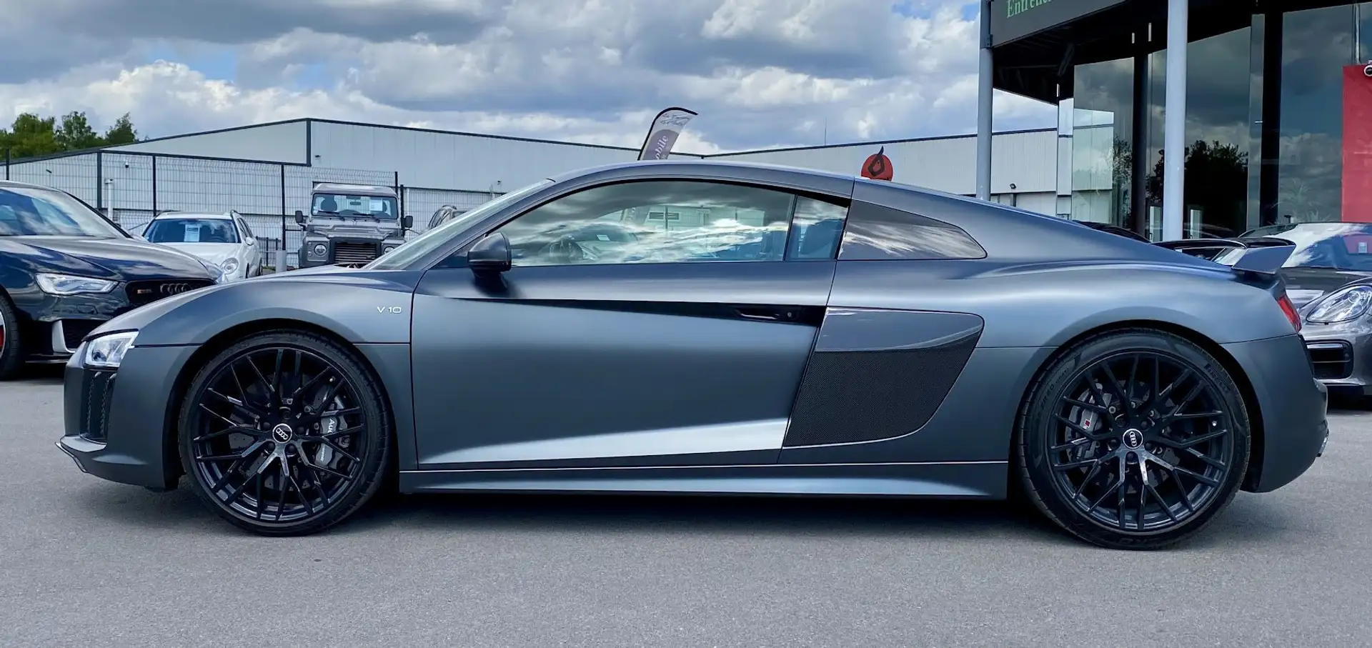 Audi R8 V10 PLUS Coupe / 5.2l V10 610 CH S-TRONIC 7 Quattr Gris - 2