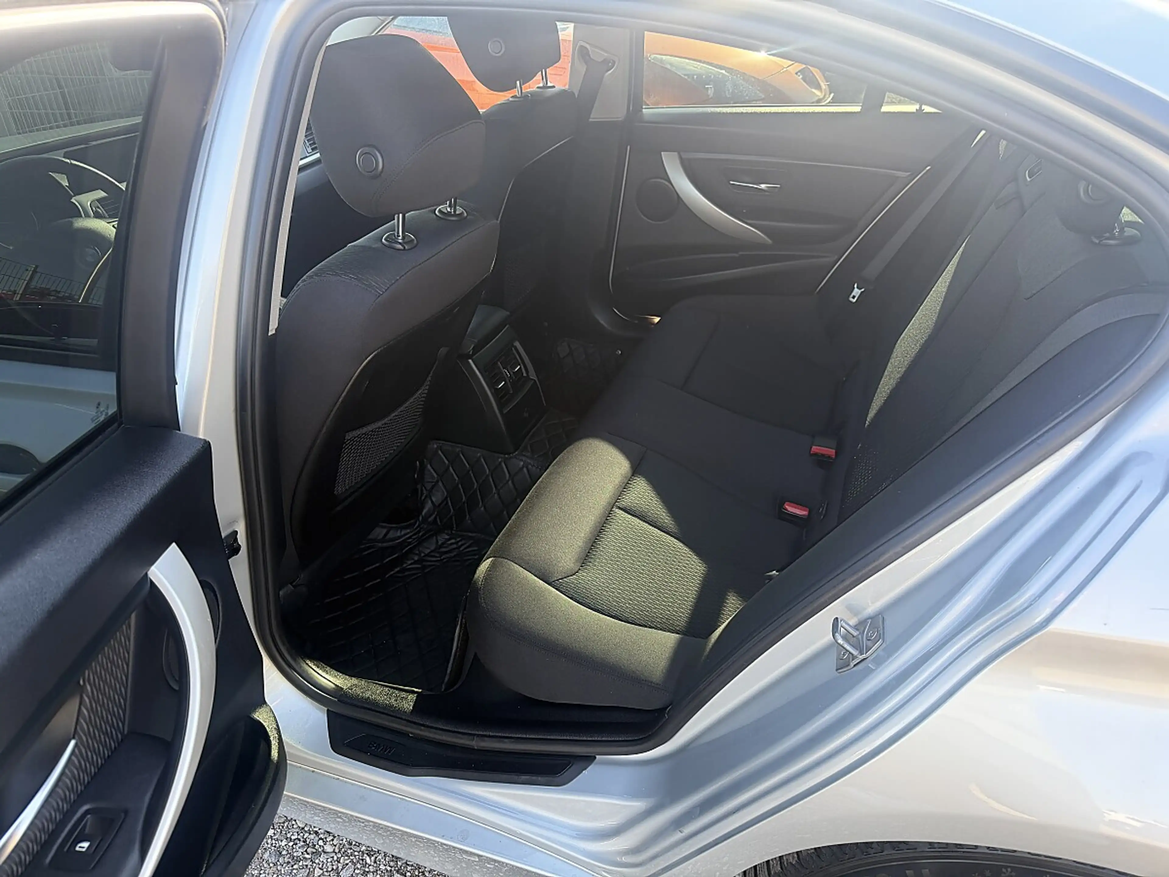 BMW 316 d — photo 12