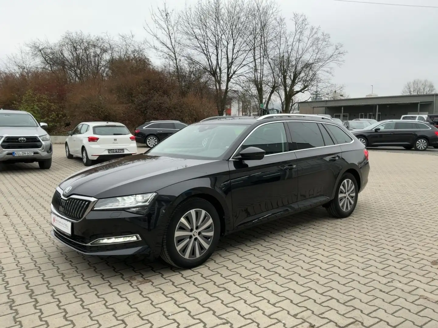 Skoda Superb Combi 2.0 TDI DSG STYLE BEAM+NAVI+SHZ+17" Schwarz - 2