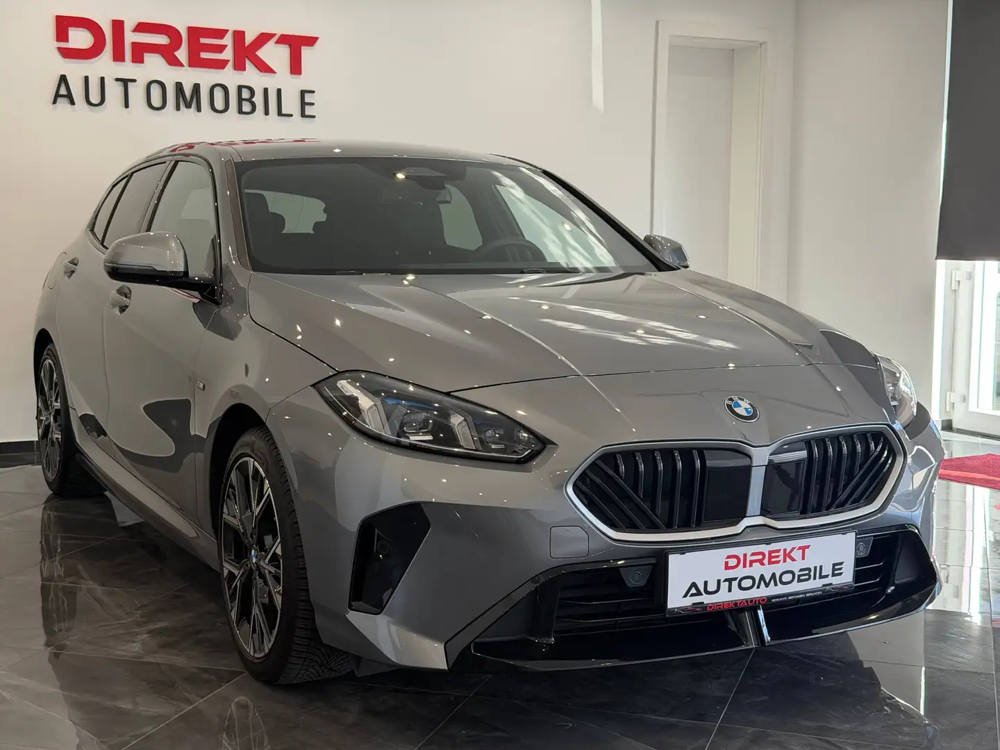 BMW 118 118 d M Sport Grau - 2