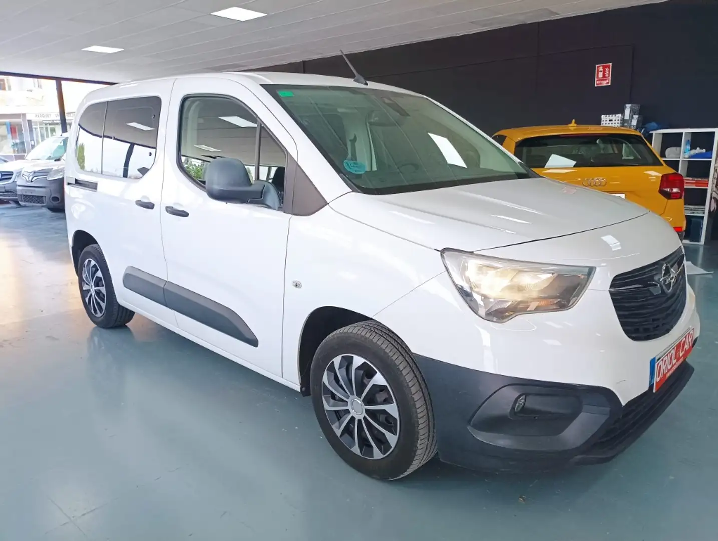 Opel Combo N1 OPEL Industrial  Manual de 4 Puertas Weiß - 2