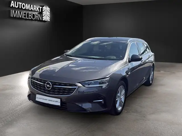 Opel Insignia view 3