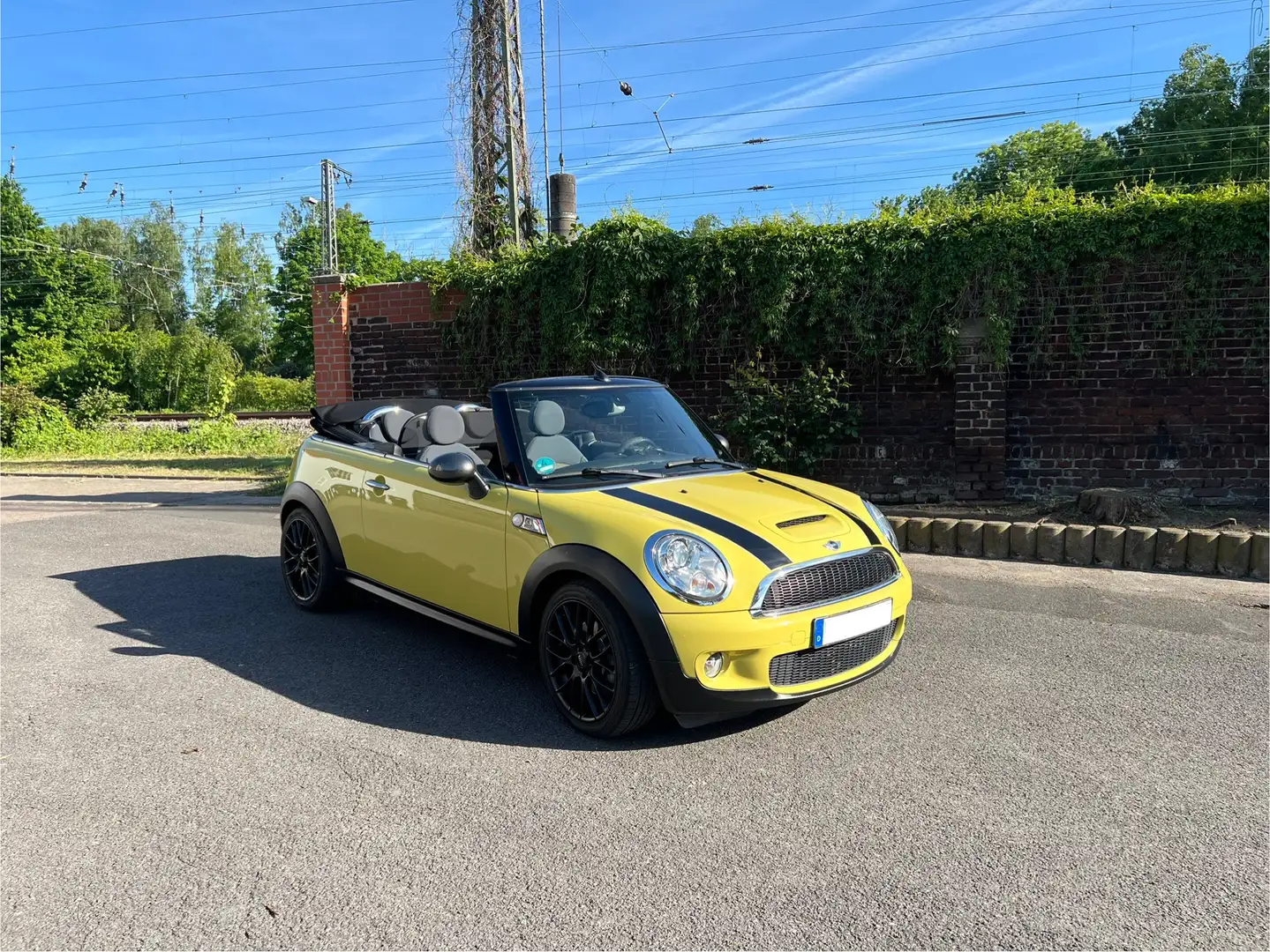 MINI Cooper S Cabrio Gelb - 1