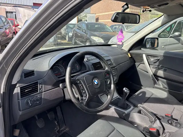 BMW X3 view 5