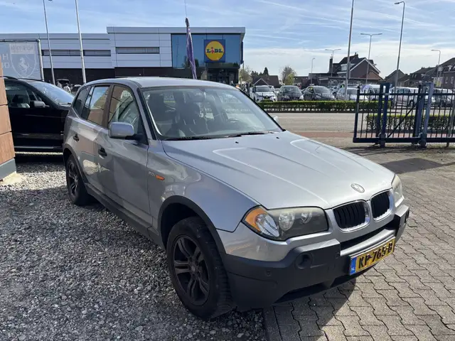 BMW X3 view 2