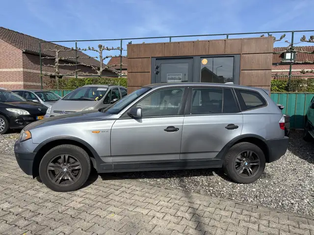 BMW X3 view 3