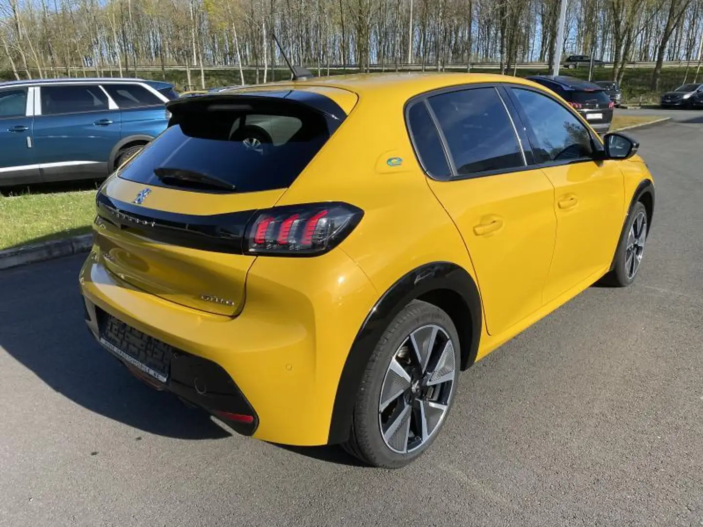 Peugeot e-208 II GT Line ELECTRIQUE Jaune - 2