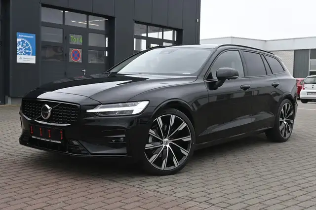 Volvo V60 B4 DKG Ultra Dark*B&W*Massage*ACC*AHK*20"