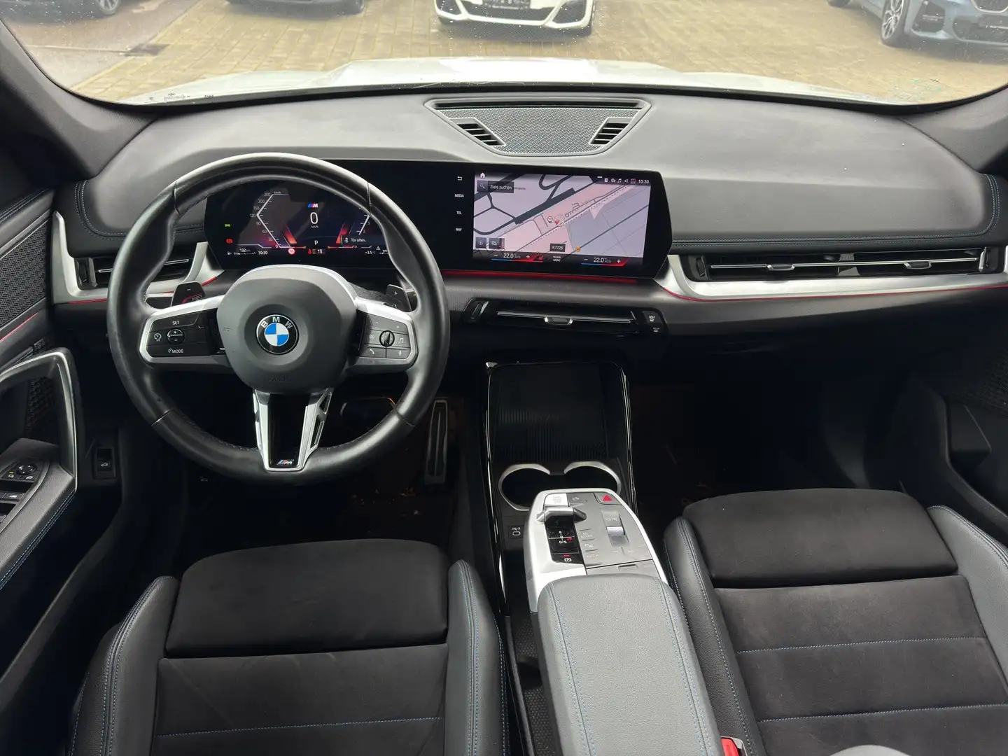 BMW X1 sDrive 18i M Sport SH Navi LED Rückfahrkamera Weiß - 2