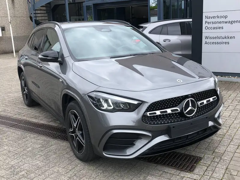 MERCEDES-BENZ Gla