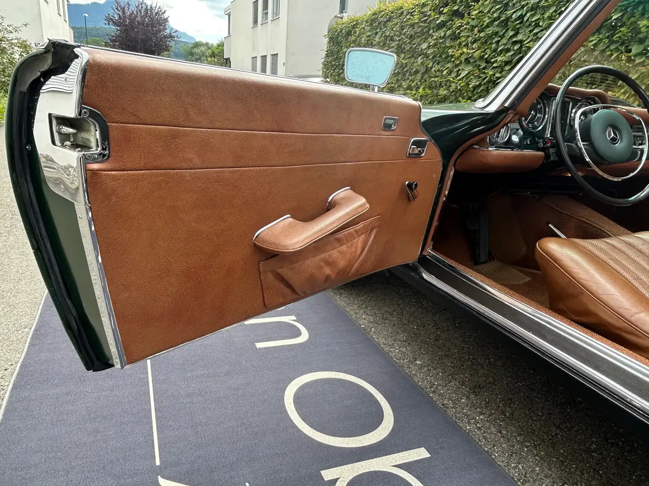 Mercedes-Benz SL 280 "Pagode", elegante Farbkombination, foto 9