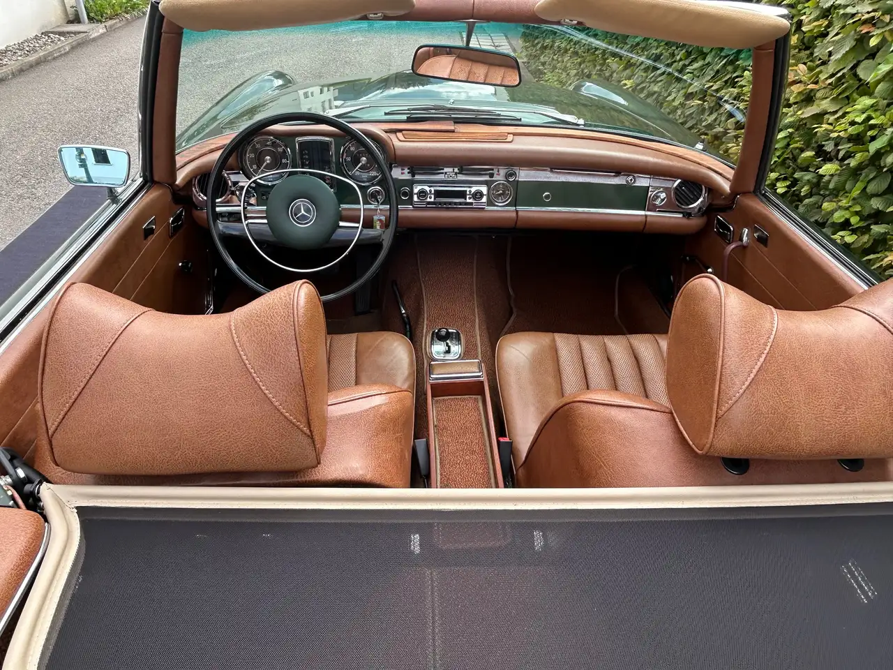 Mercedes-Benz SL 280 "Pagode", elegante Farbkombination, foto 11