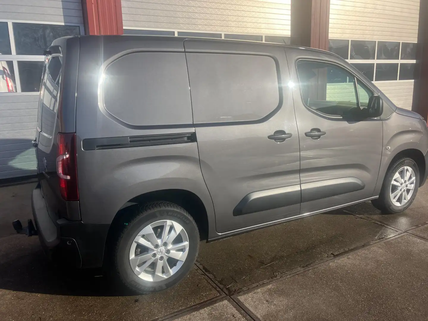 Peugeot Partner 1.5 BlueHDI Premium Gris - 2