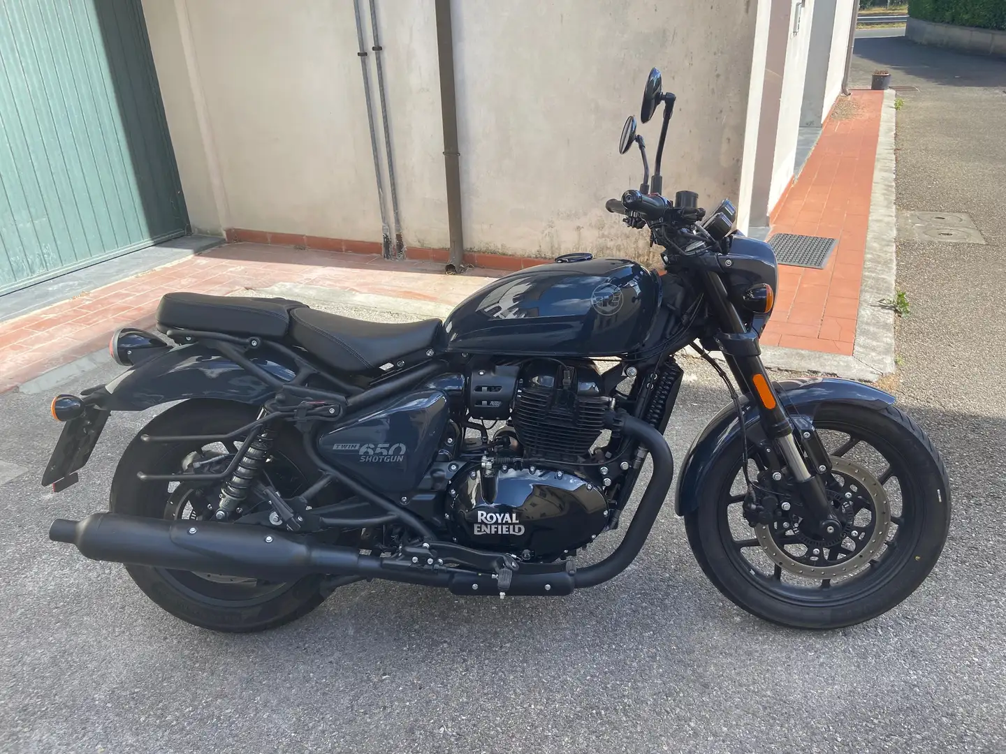 Royal Enfield Super Meteor 650 Shotgun 650 - 1