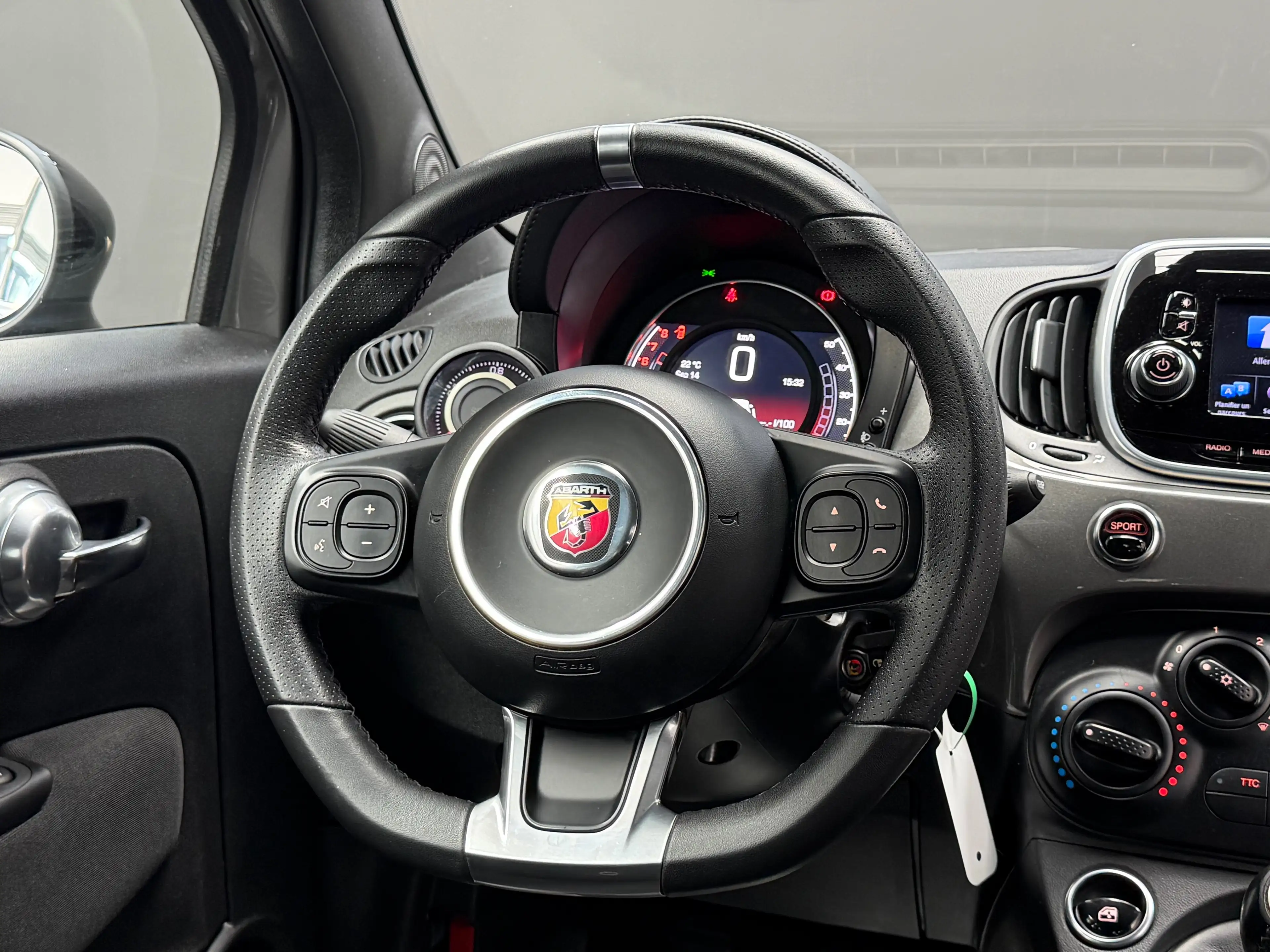 Fiat 595 Abarth 1.4 T-Jet * 1ER PROP + XENON + GPS + GARANTIE * — photo 13