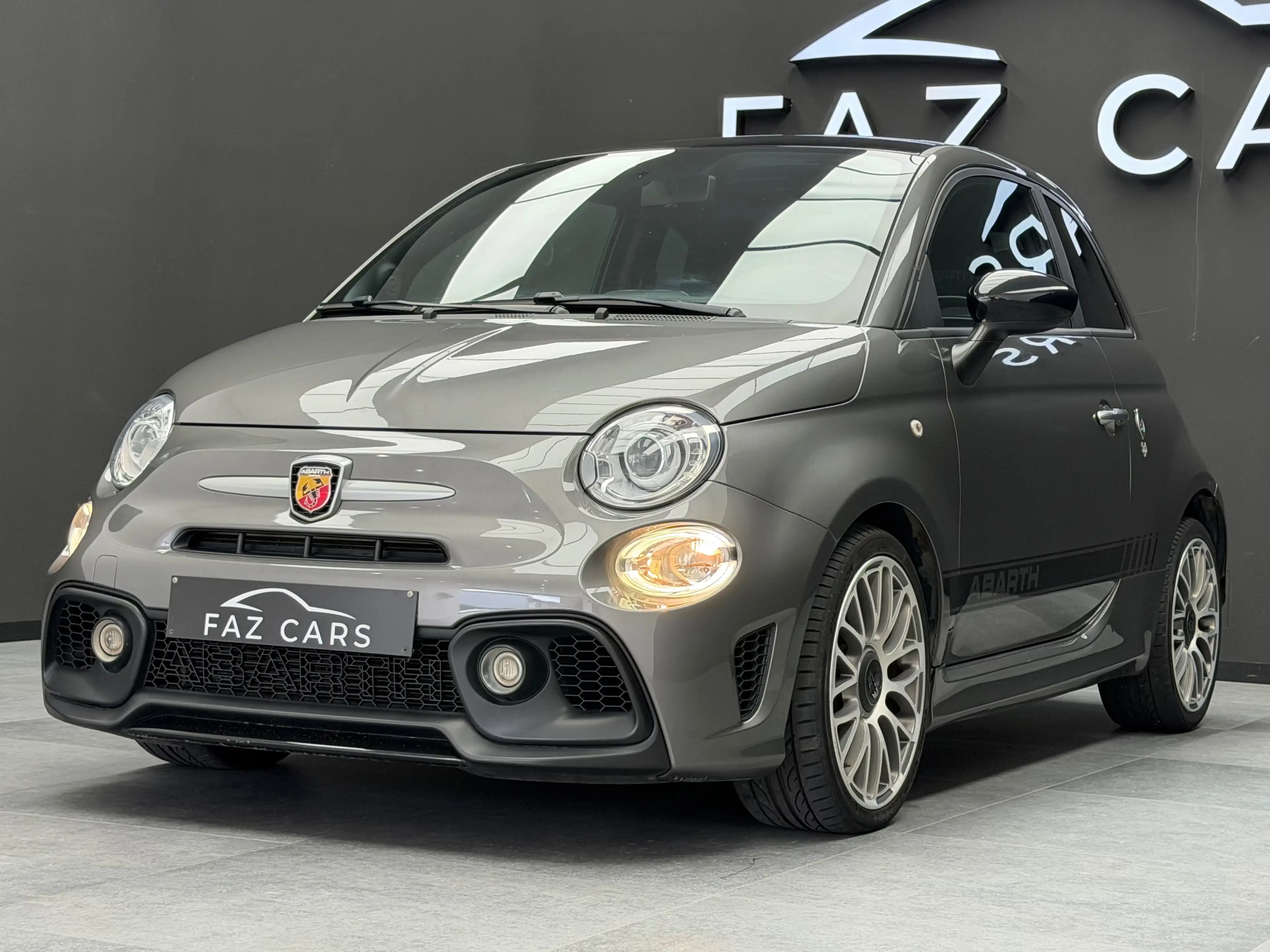Fiat 595 Abarth 1.4 T-Jet * 1ER PROP + XENON + GPS + GARANTIE * — photo 2