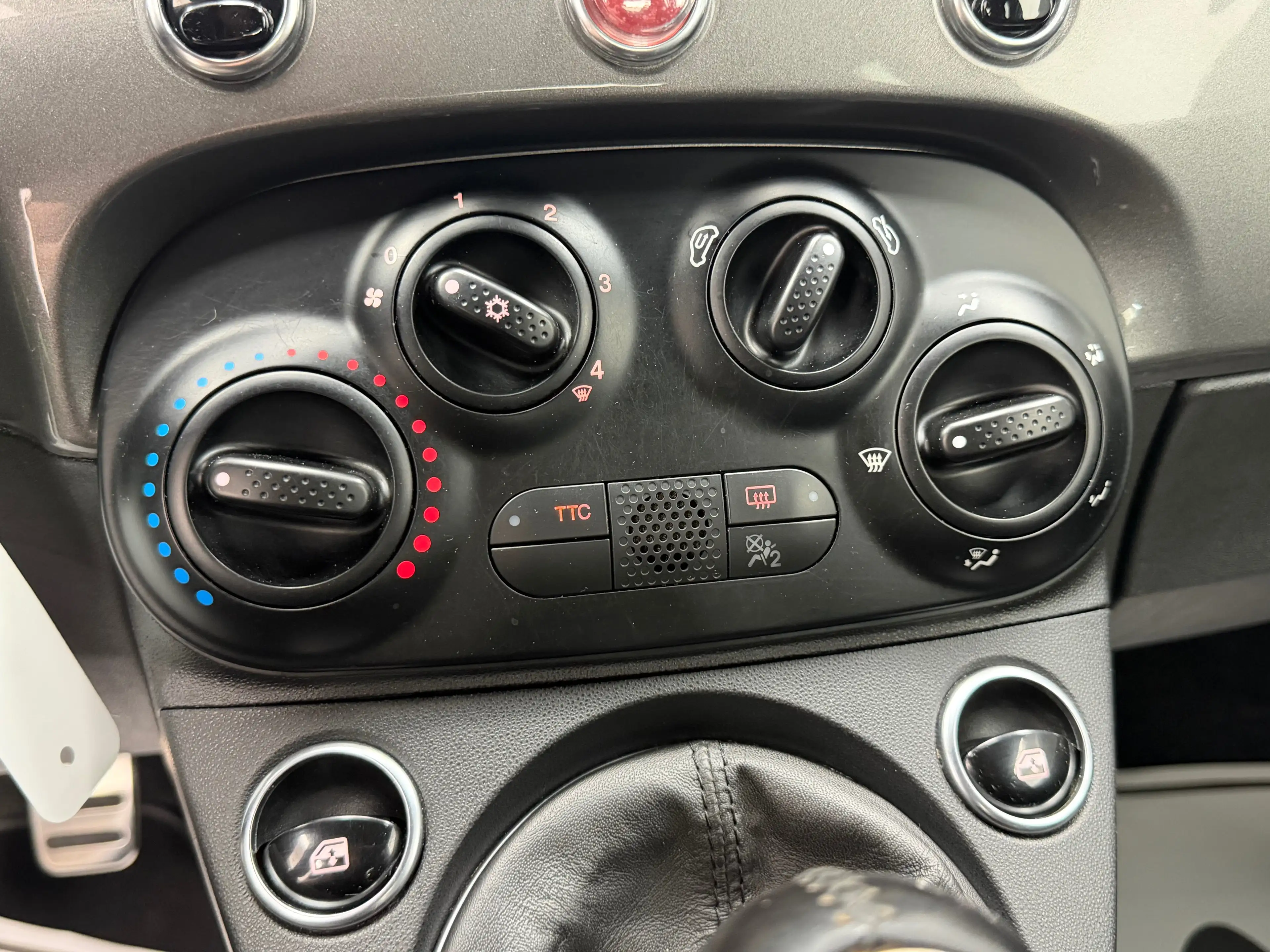 Fiat 595 Abarth 1.4 T-Jet * 1ER PROP + XENON + GPS + GARANTIE * — photo 14