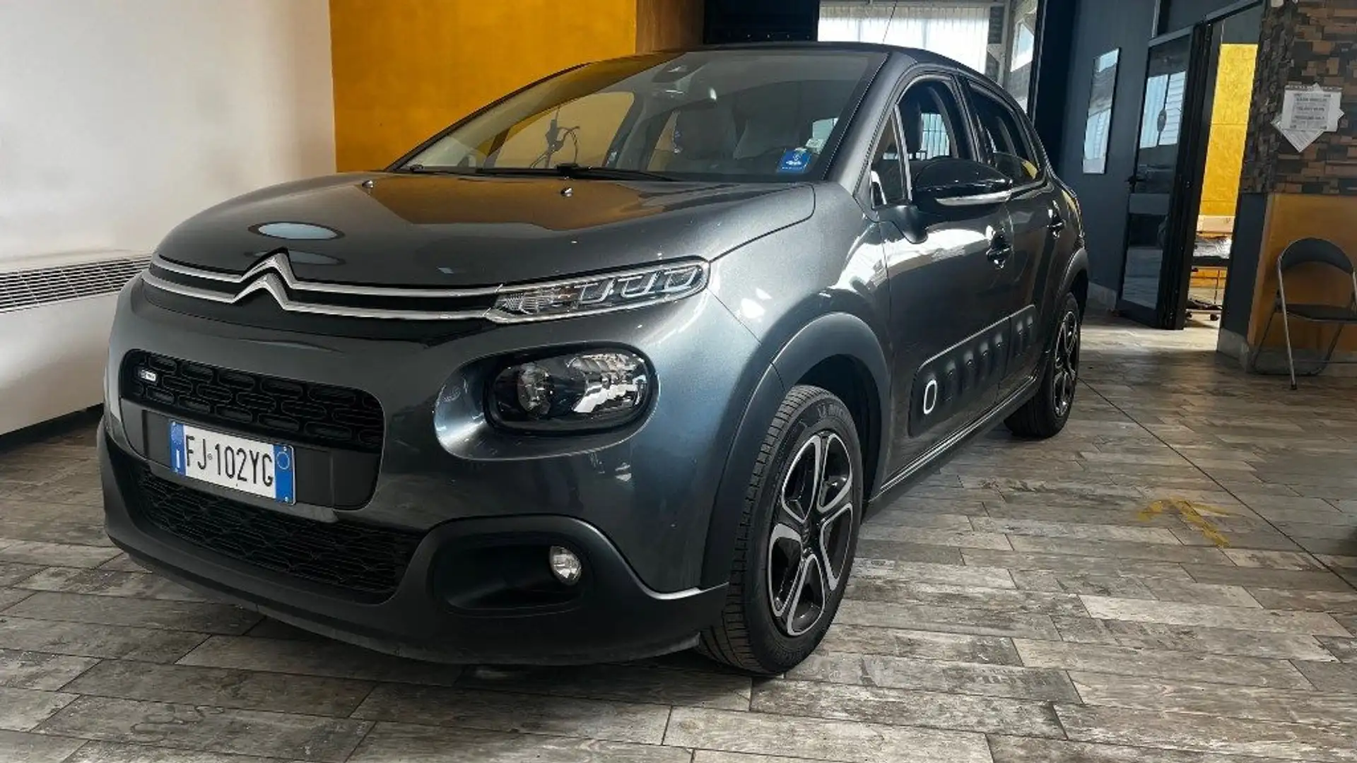 Citroen C3 PureTech 82 Feel Grau - 1