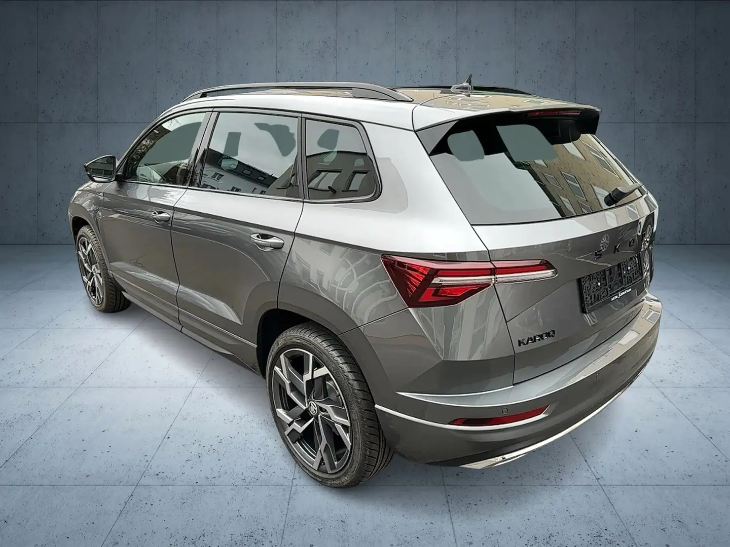 Skoda Karoq 2.0 TSI Sportline 4x4 DSG Navi Panorama Dach Grau - 2
