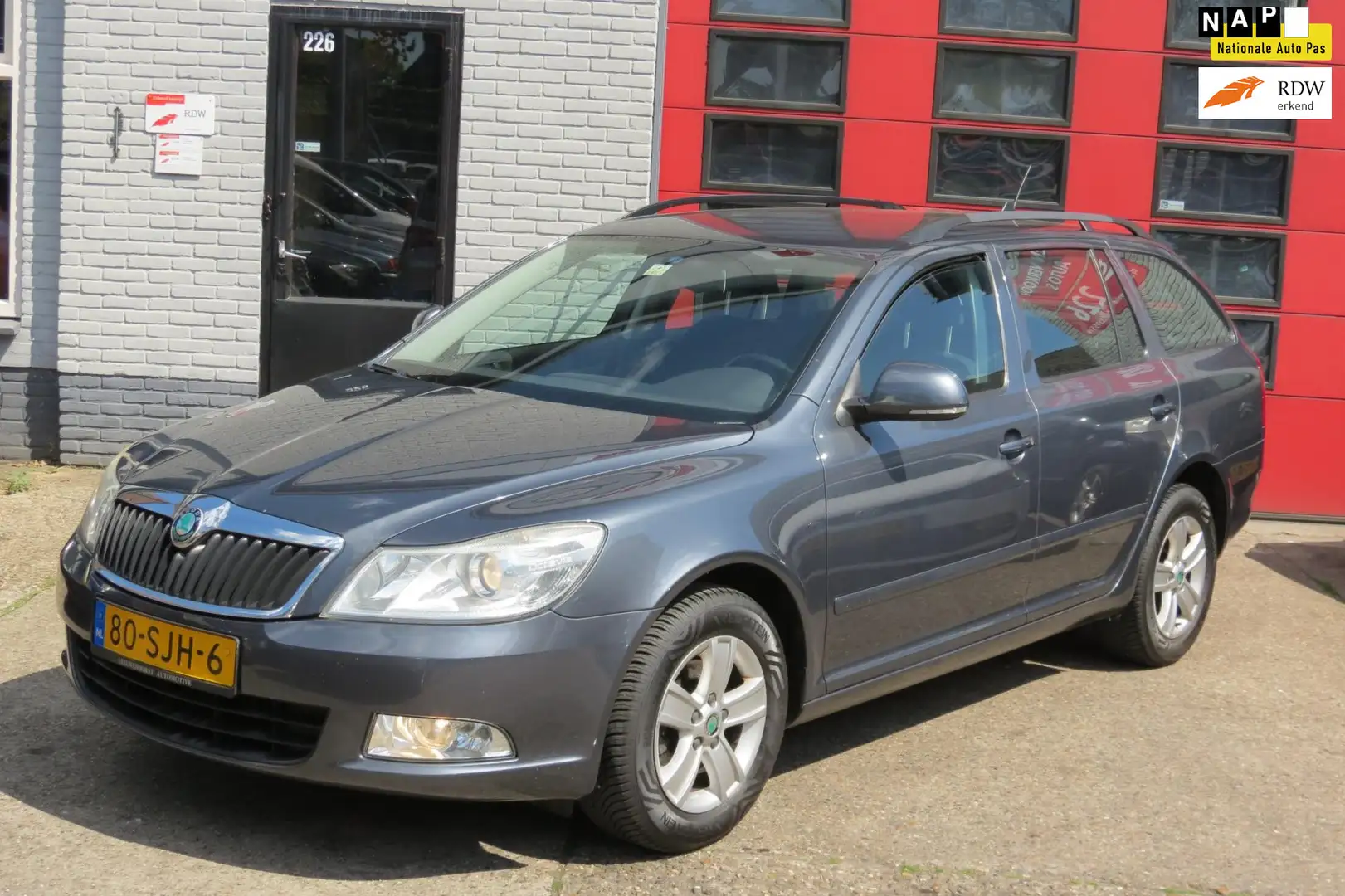 Skoda Octavia Combi 1.2 TSI Ambition Business Line, AIRCO, NAVI Grijs - 1