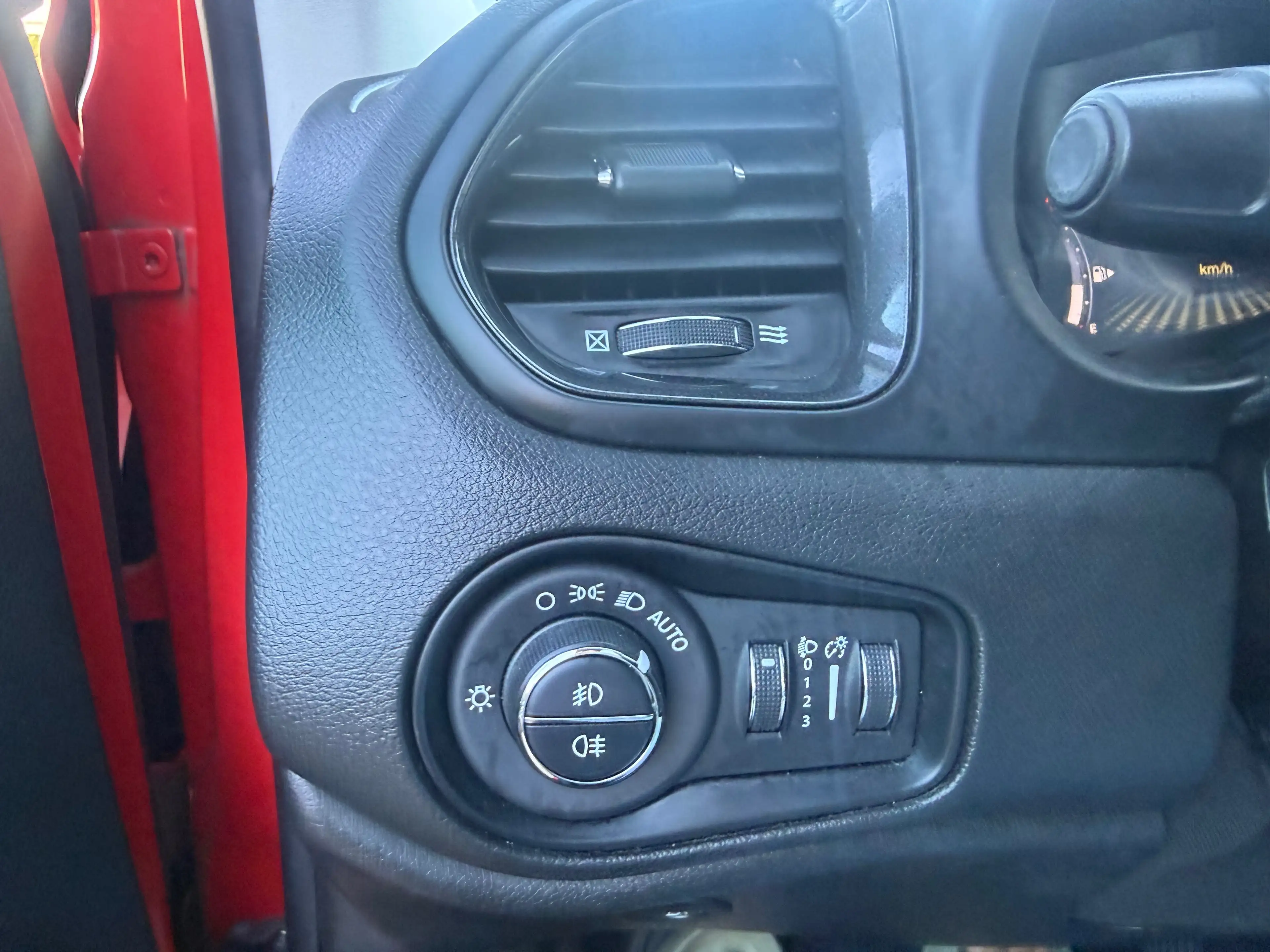 Jeep Renegade Elektrisch benzine  PHEV 1.3 T4 AWD  Trailhawk DDCT (EU6.4) — photo 9