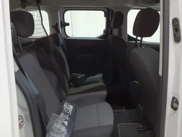 Peugeot Rifter view 14
