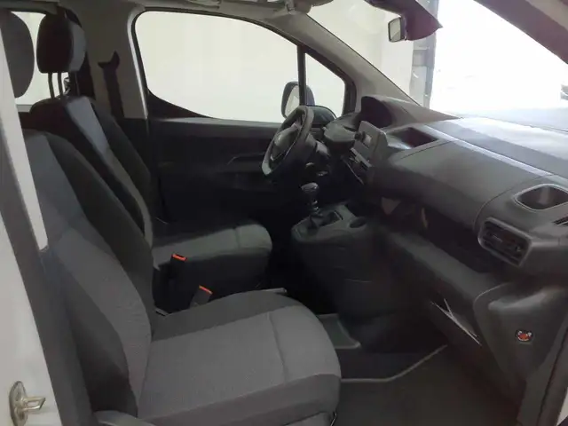 Peugeot Rifter view 8
