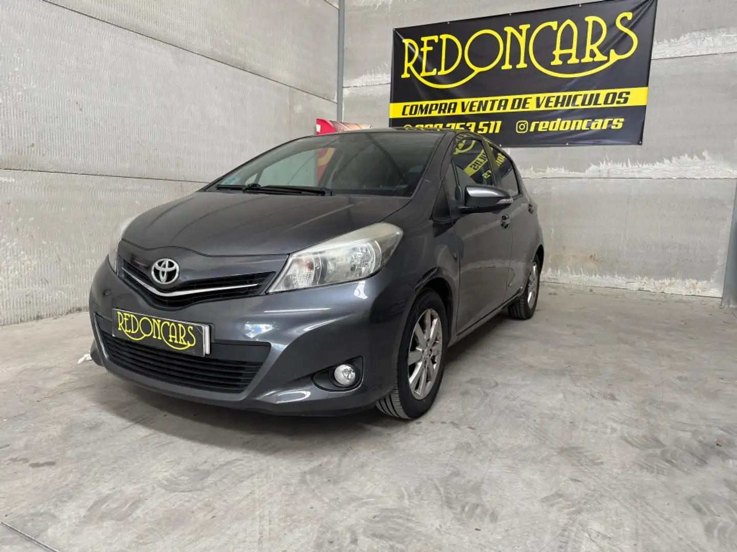 Toyota Yaris 1.0 Live Gris - 1