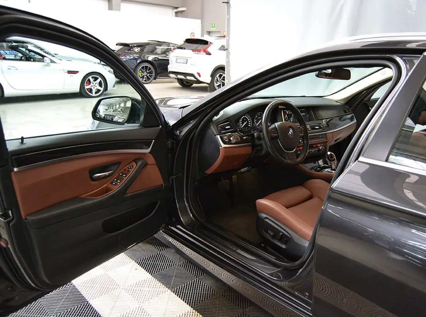 BMW 530 d Touring xdrive Luxury auto E6 "Tagliandi Bmw" Grigio - 2