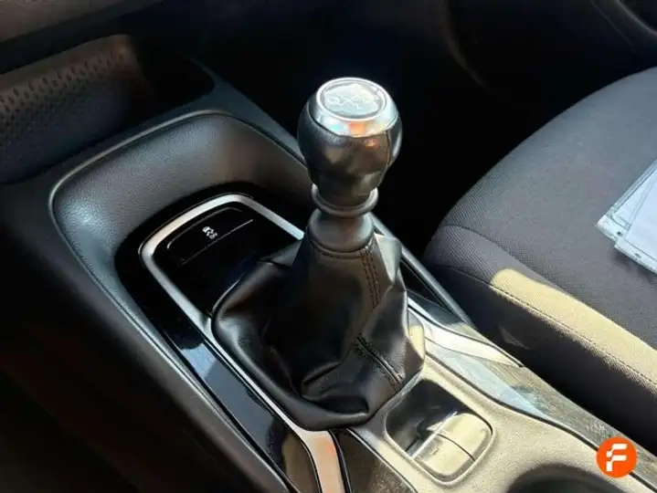 Toyota Auris 2022, foto 17