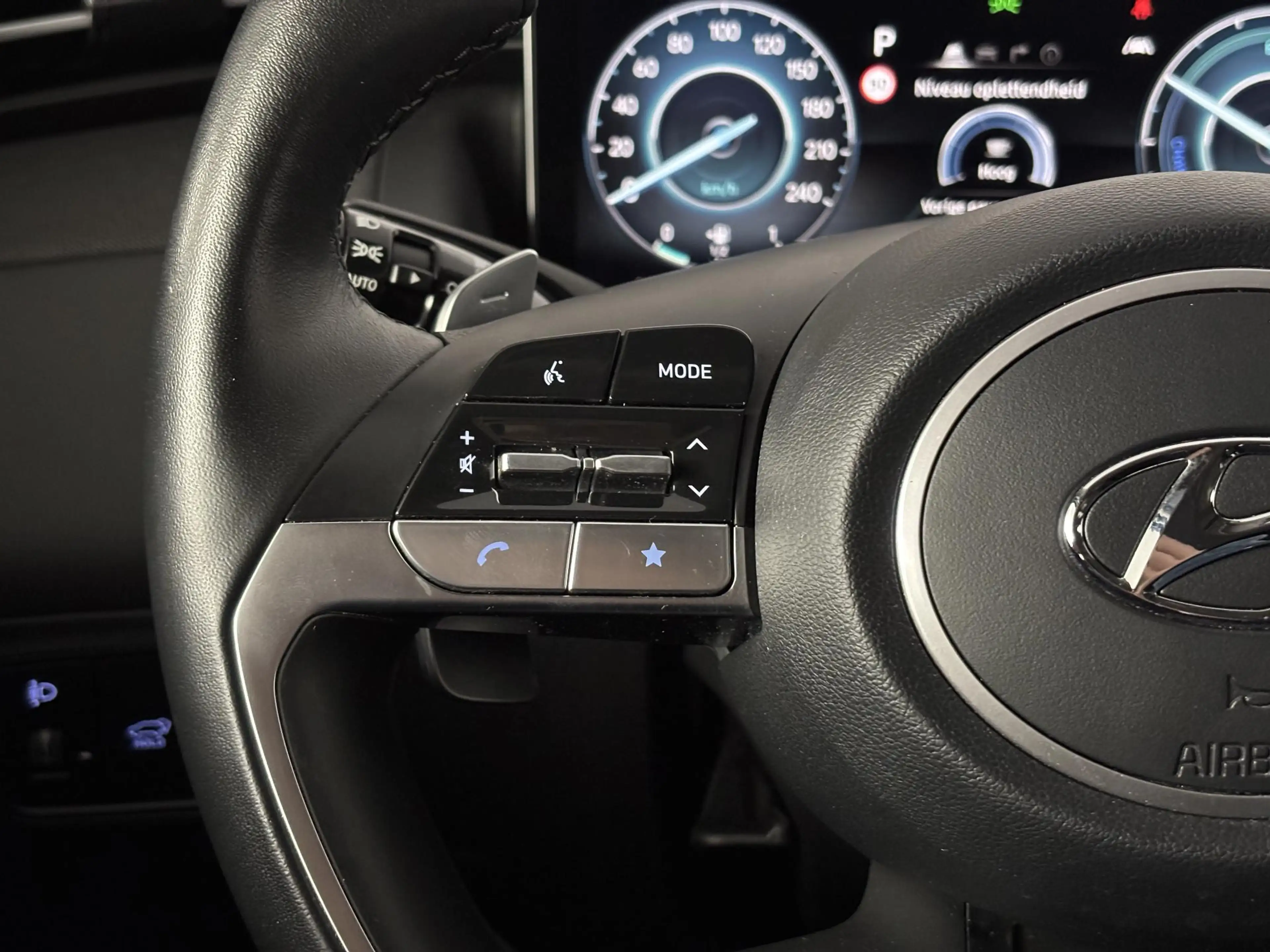 Hyundai TUCSON 1.6 T-GDI PHEV Premium 4WD — photo 26