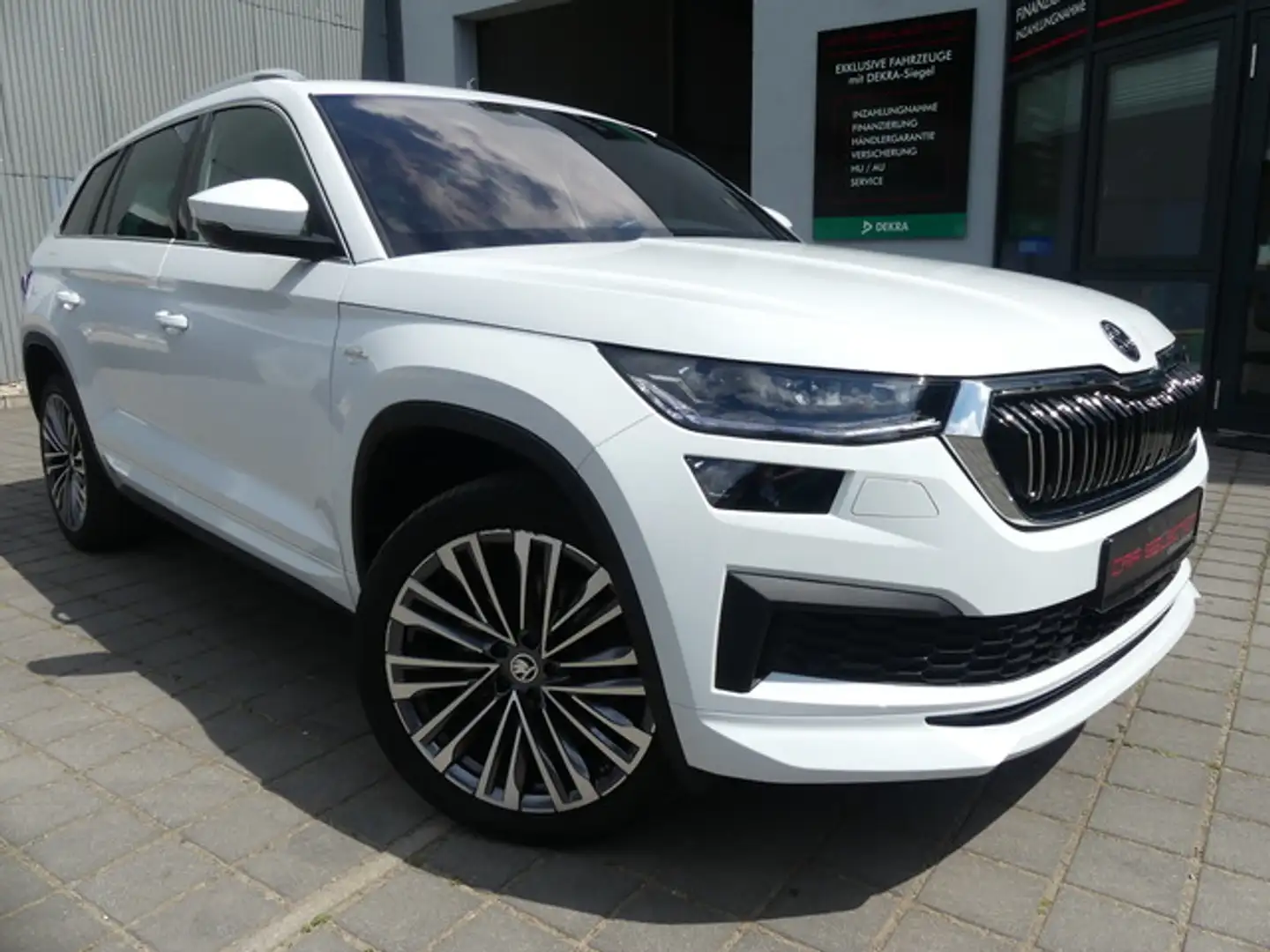 Skoda Kodiaq 2.0 TDi L&K 4x4 7SITZE/PANO/STHZ/AHK/KAM Weiß - 1