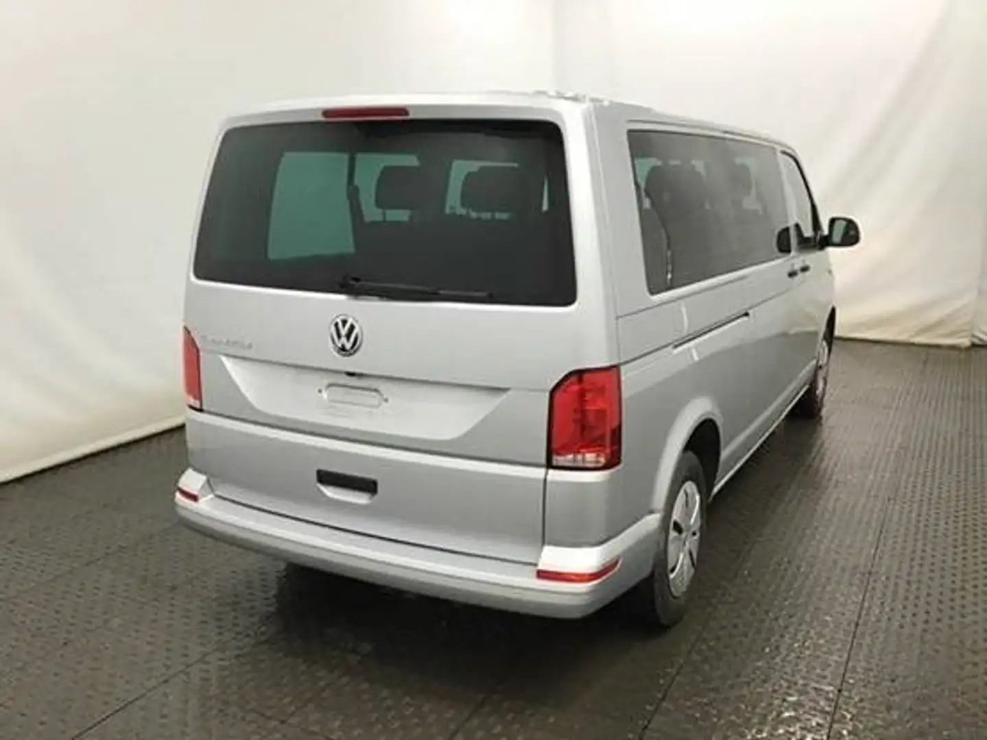Volkswagen T6.1 Caravelle TDI lang 9 Sitzer 2 Schiebetüren Trendl. Klima Silber - 2