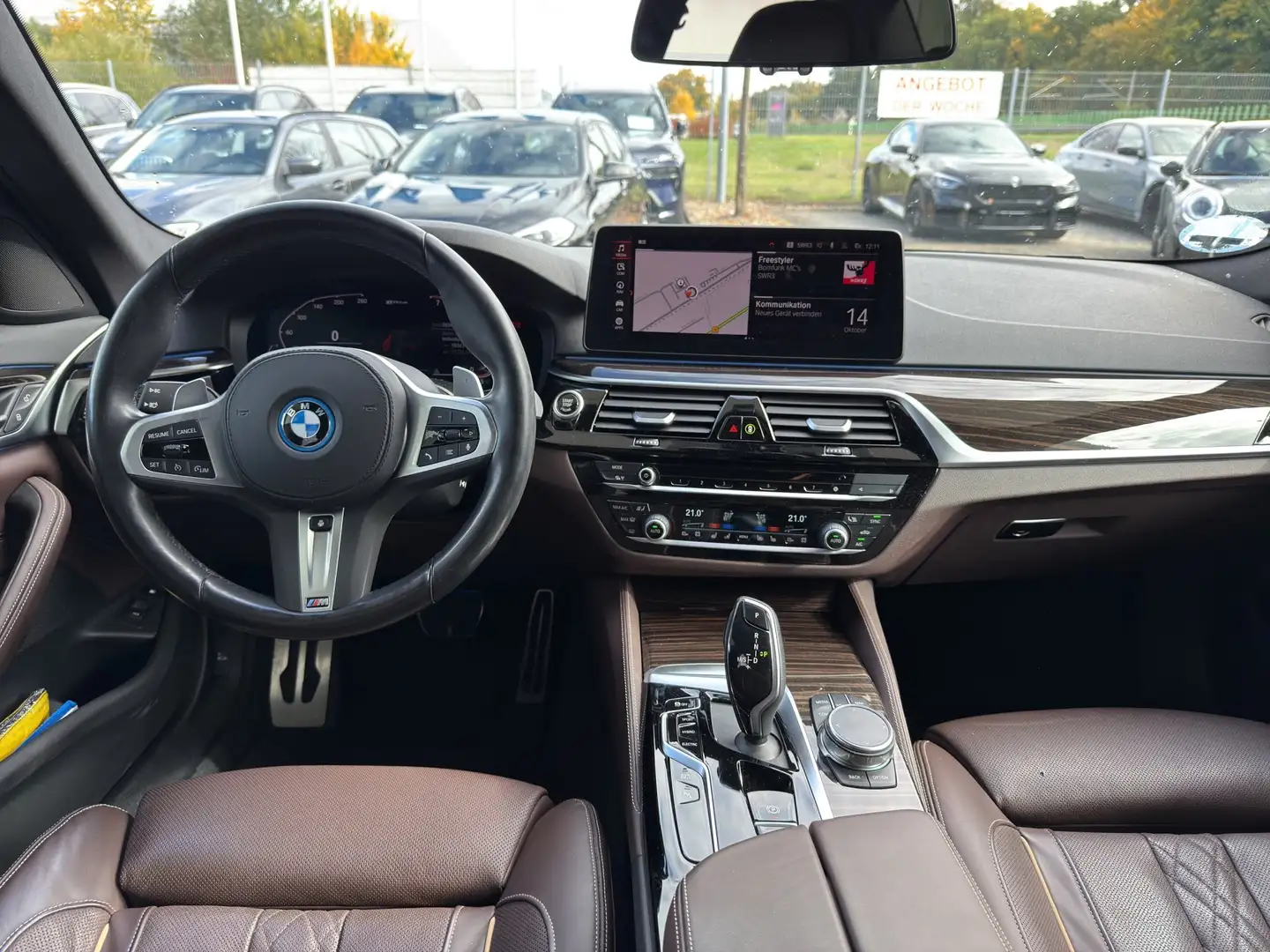 BMW 545 e xDrive Limousine M Sport Sitzklima AHK HUD Schwarz - 2