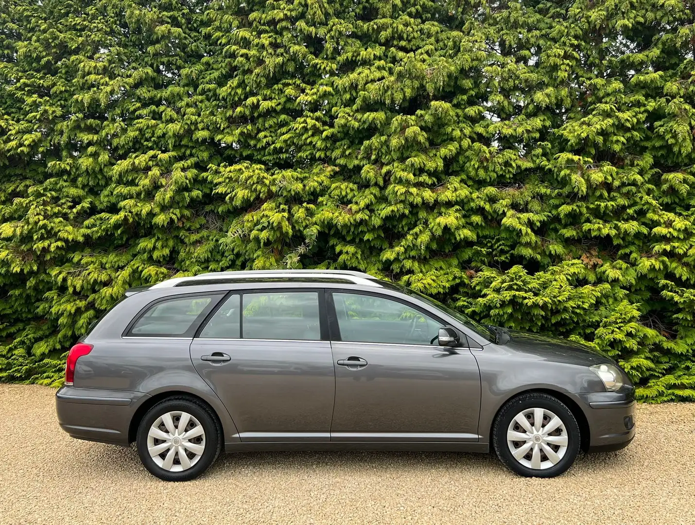 Toyota Avensis SW 2.0 Turbo D4D 16v Linea Sol 140.000 KM !! CLIM Gris - 2