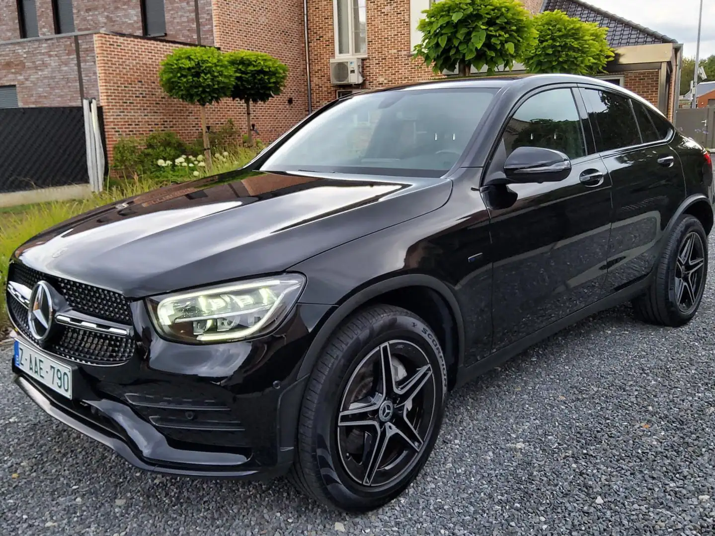 Mercedes-Benz GLC 300 GLC-Coupe 300 e 4Matic 9G-TRONIC AMG Line Black - 1