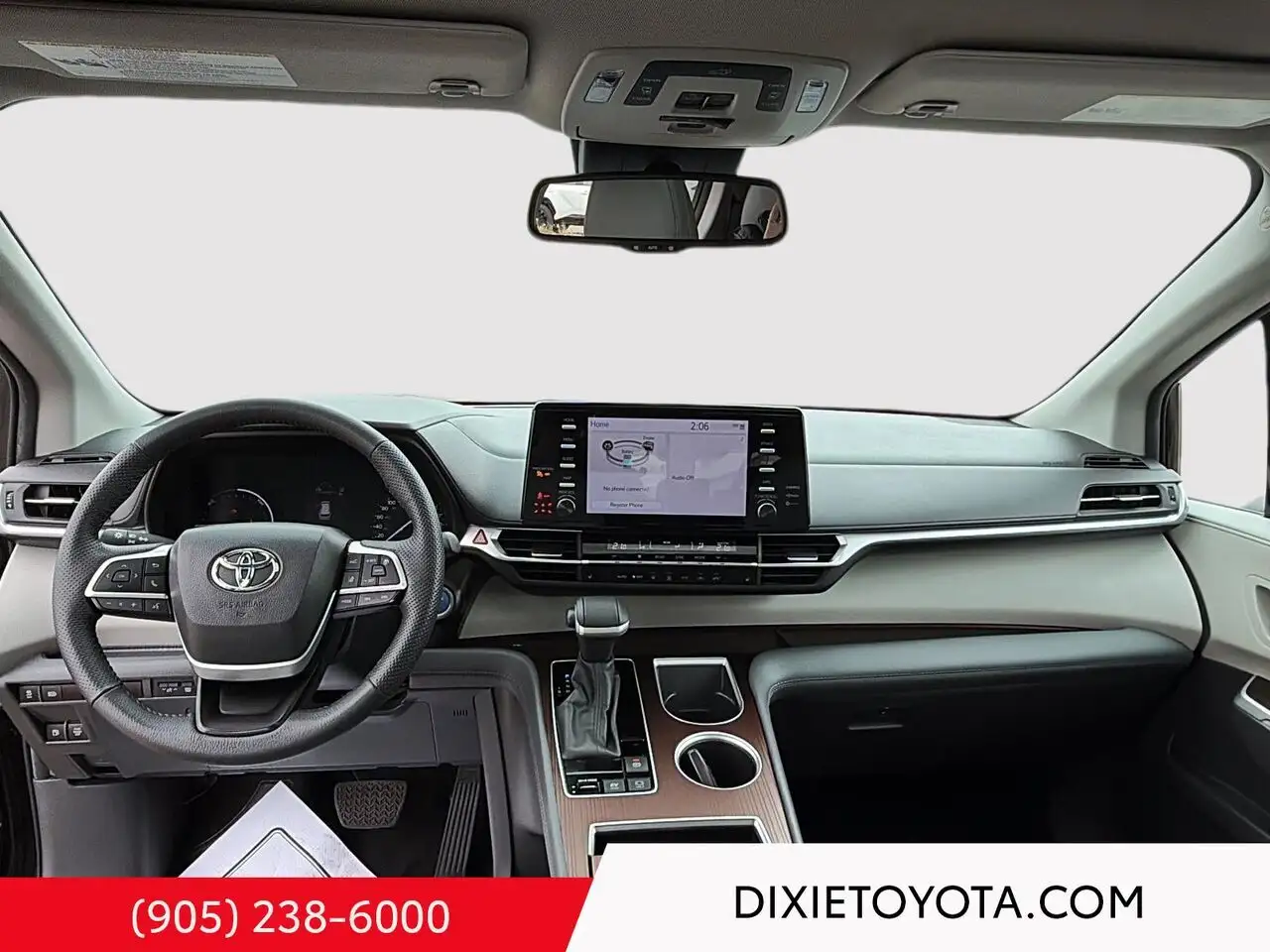 Toyota Sienna снимка Toyota Sienna