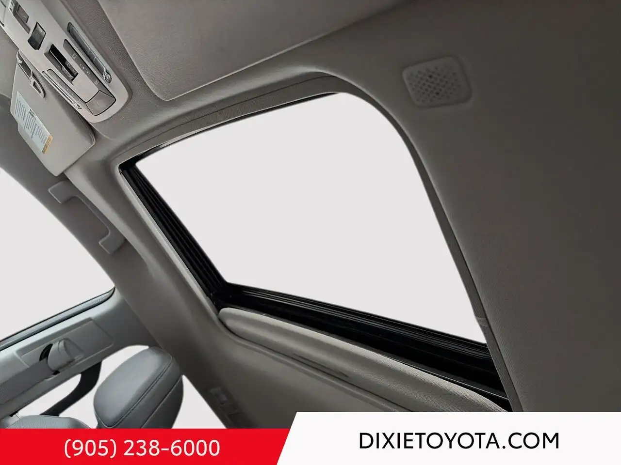 Toyota Sienna снимка Toyota Sienna