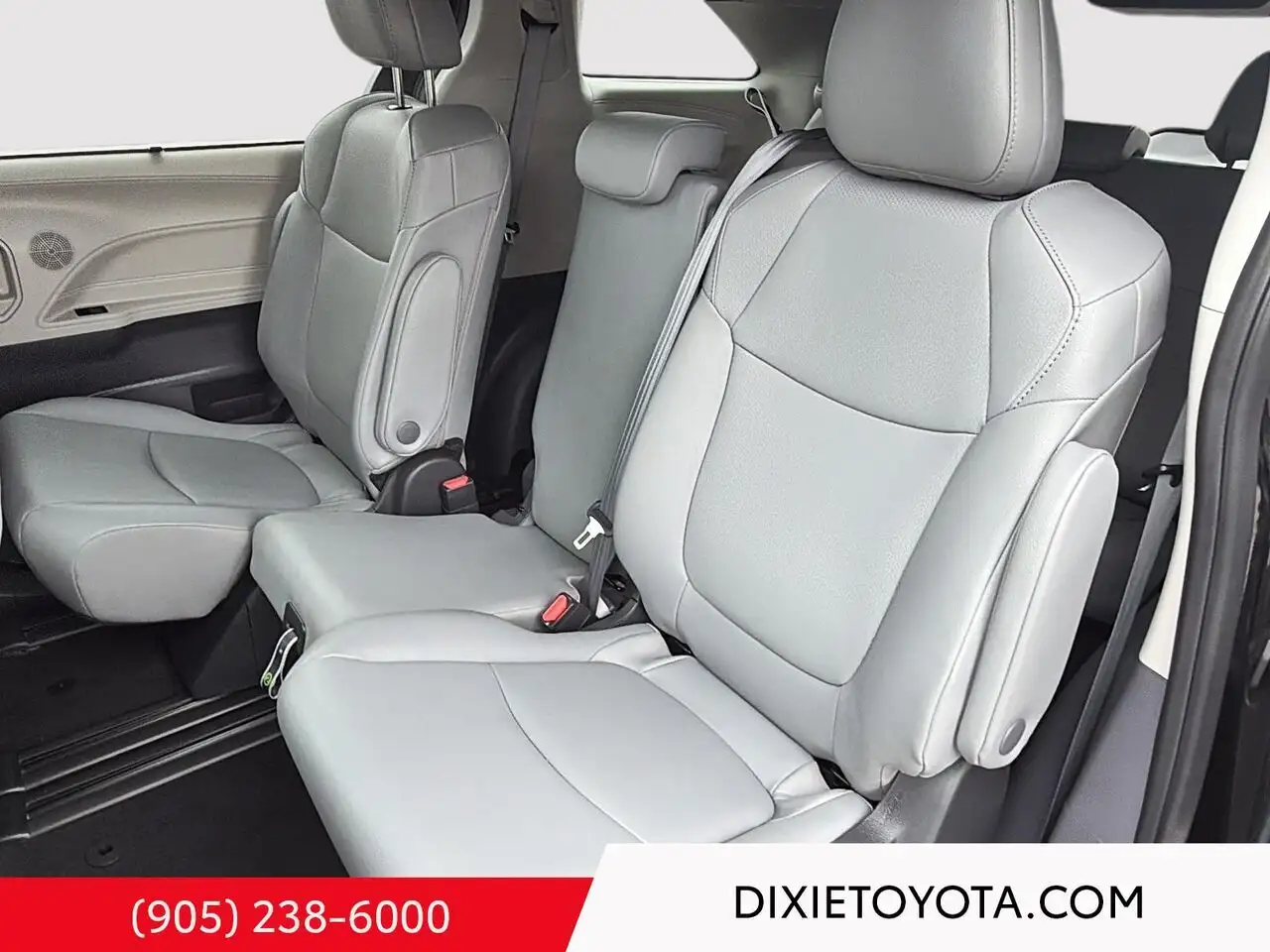 Toyota Sienna снимка Toyota Sienna